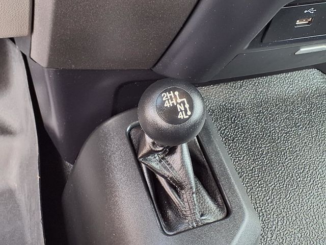 2017 Ford Super Duty F-350 DRW Cab-Chassis 8' Utility Truck w/Crane (5000lb) - 23002341 - 31