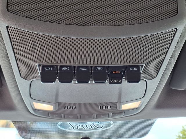 2017 Ford Super Duty F-350 DRW Cab-Chassis 8' Utility Truck w/Crane (5000lb) - 23002341 - 33