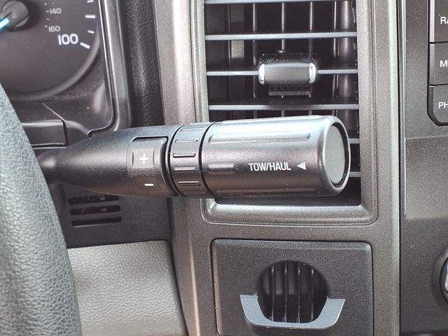 2017 Ford Super Duty F-350 DRW Cab-Chassis 8' Utility Truck w/Crane (5000lb) - 23002341 - 34