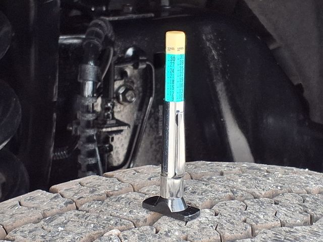 2017 Ford Super Duty F-350 DRW Cab-Chassis 8' Utility Truck w/Crane (5000lb) - 23002341 - 41