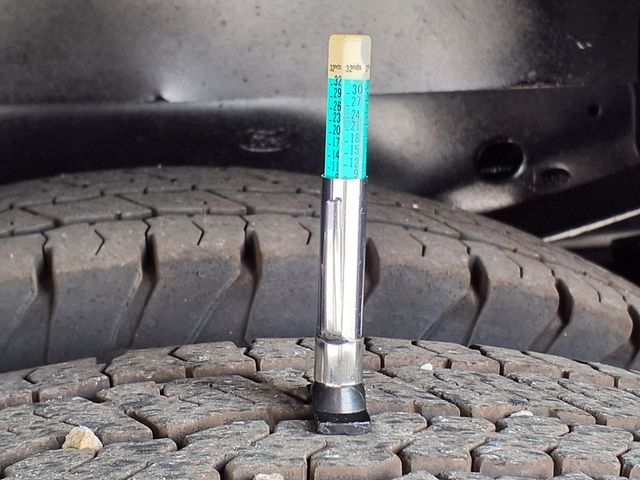 2017 Ford Super Duty F-350 DRW Cab-Chassis 8' Utility Truck w/Crane (5000lb) - 23002341 - 46