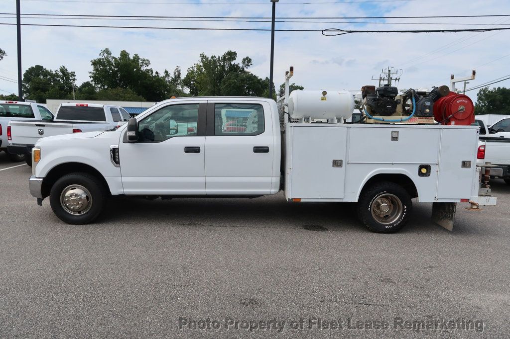 2017 Ford Super Duty F-350 DRW Cab-Chassis F350SD 2WD Crew Cab Utility Crane - 22554562 - 1