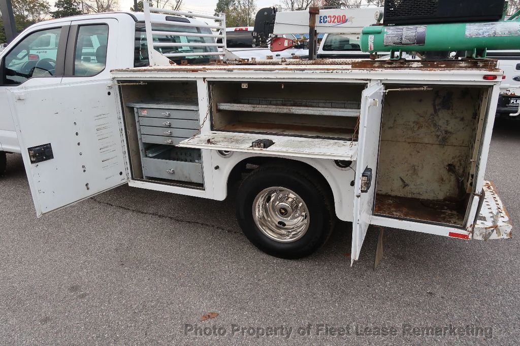 2017 Ford Super Duty F-350 DRW Cab-Chassis F350SD 2WD DRW Supercab Utility Crane - 22237458 - 17