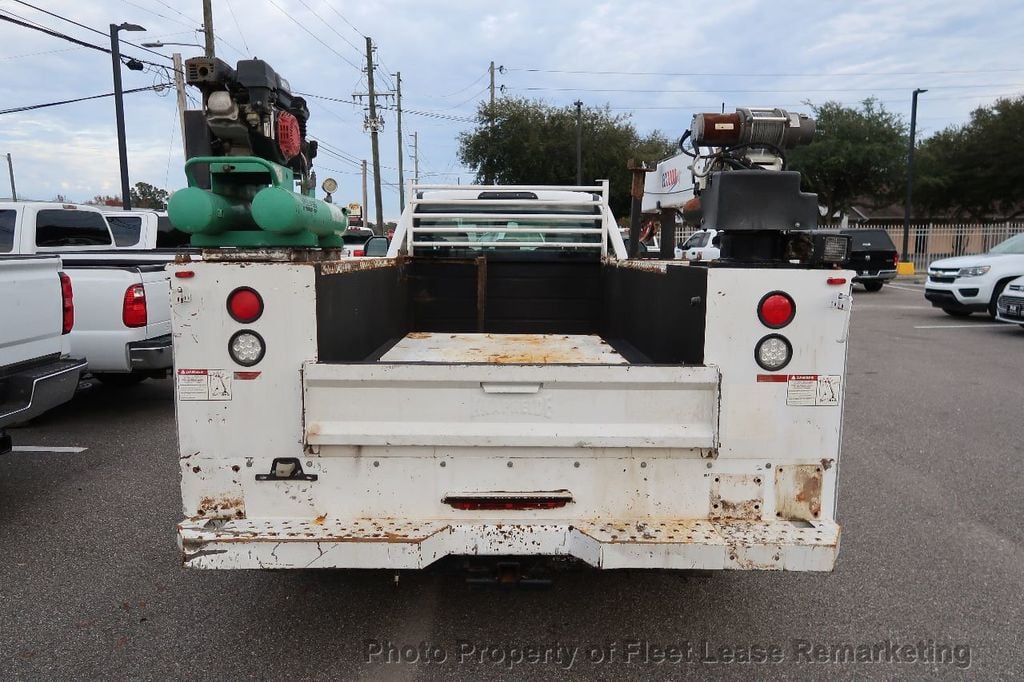 2017 Ford Super Duty F-350 DRW Cab-Chassis F350SD 2WD DRW Supercab Utility Crane - 22237458 - 3