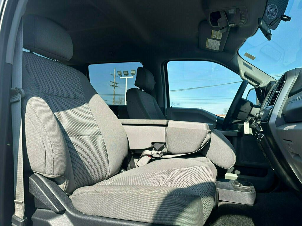 2017 Ford Super Duty F-350 DRW Cab-Chassis XLT 4WD Crew Cab 8' Box - 21339278 - 13