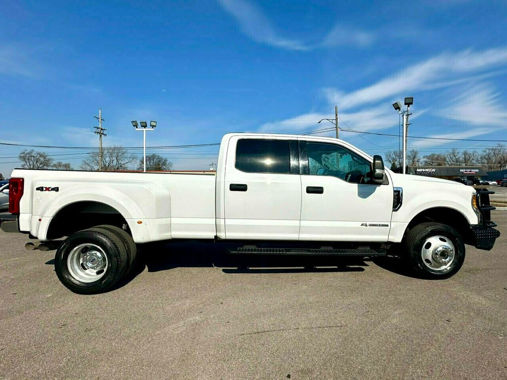 2017 Ford Super Duty F-350 DRW Cab-Chassis XLT 4WD Crew Cab 8' Box - 21339278 - 17