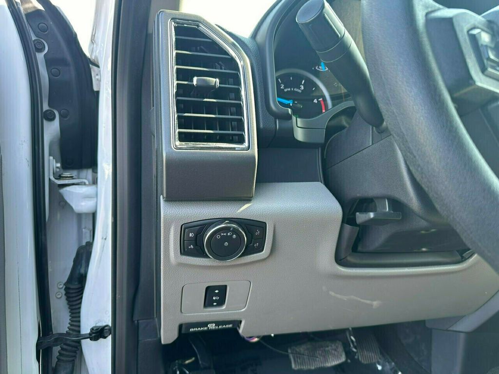 2017 Ford Super Duty F-350 DRW Cab-Chassis XLT 4WD Crew Cab 8' Box - 21339278 - 31