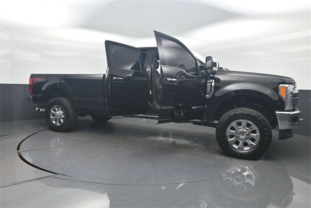 2017 Ford Super Duty F-350 SRW King Ranch - 22961748 - 40