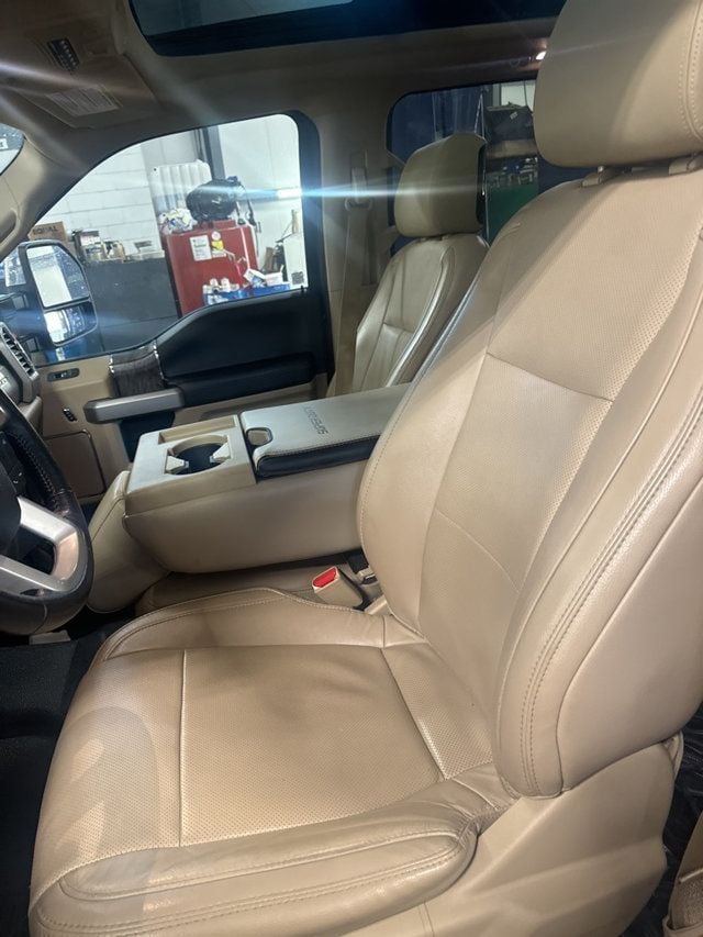 2017 Ford Super Duty F-350 SRW Lariat - 22982969 - 19