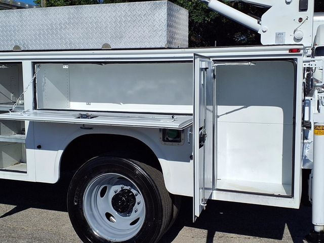2017 Ford Super Duty F-450 DRW Cab-Chassis Utility Truck w/Crane - 23028940 - 17