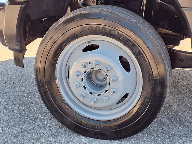 2017 Ford Super Duty F-450 DRW Cab-Chassis Utility Truck w/Crane - 23028940 - 42