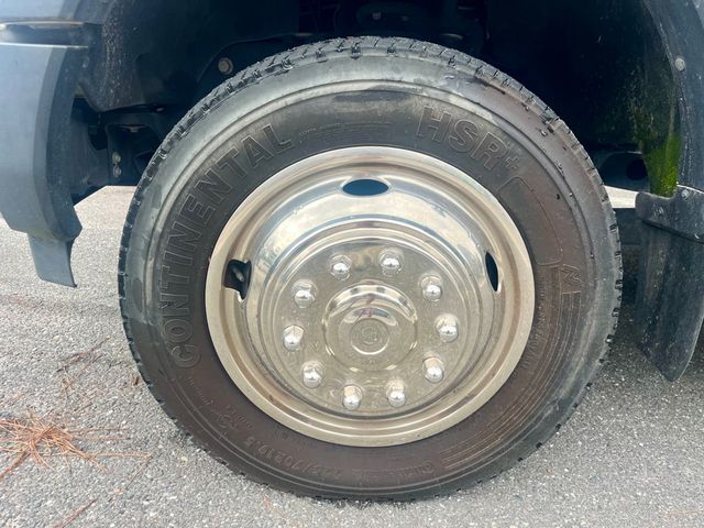 2017 Ford Super Duty F-450 DRW Cab-Chassis XL - 22924405 - 5