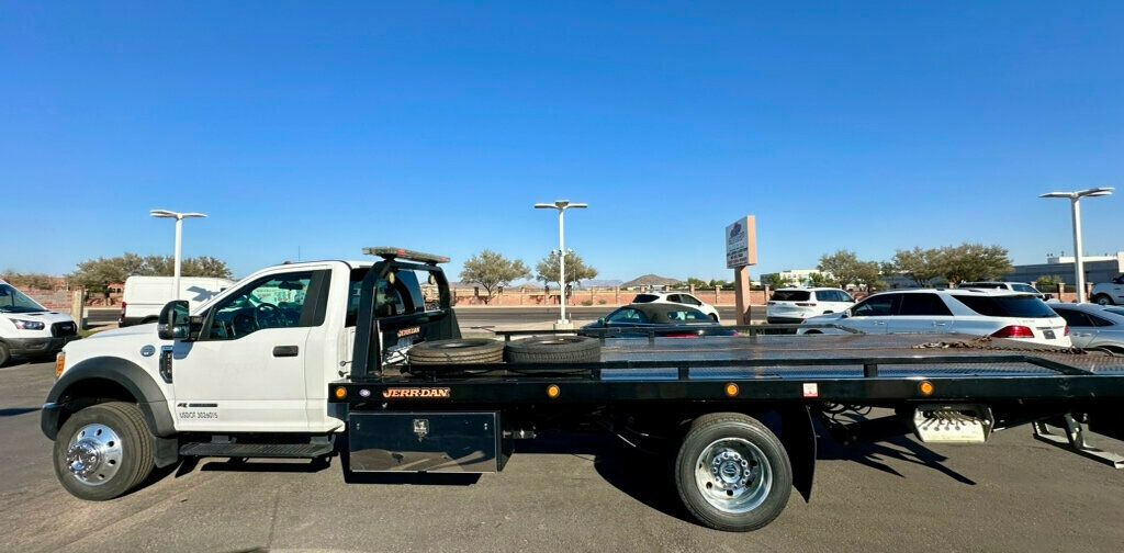 2017 Ford Super Duty F-550 DRW XLT 2WD Reg Cab 205" WB 120" CA - 22631781 - 3