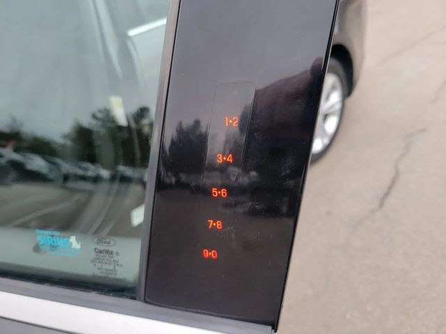 2017 Ford Taurus SEL Sedan 4D - 22953730 - 18