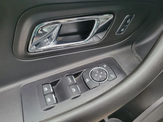 2017 Ford Taurus SEL Sedan 4D - 22953730 - 19