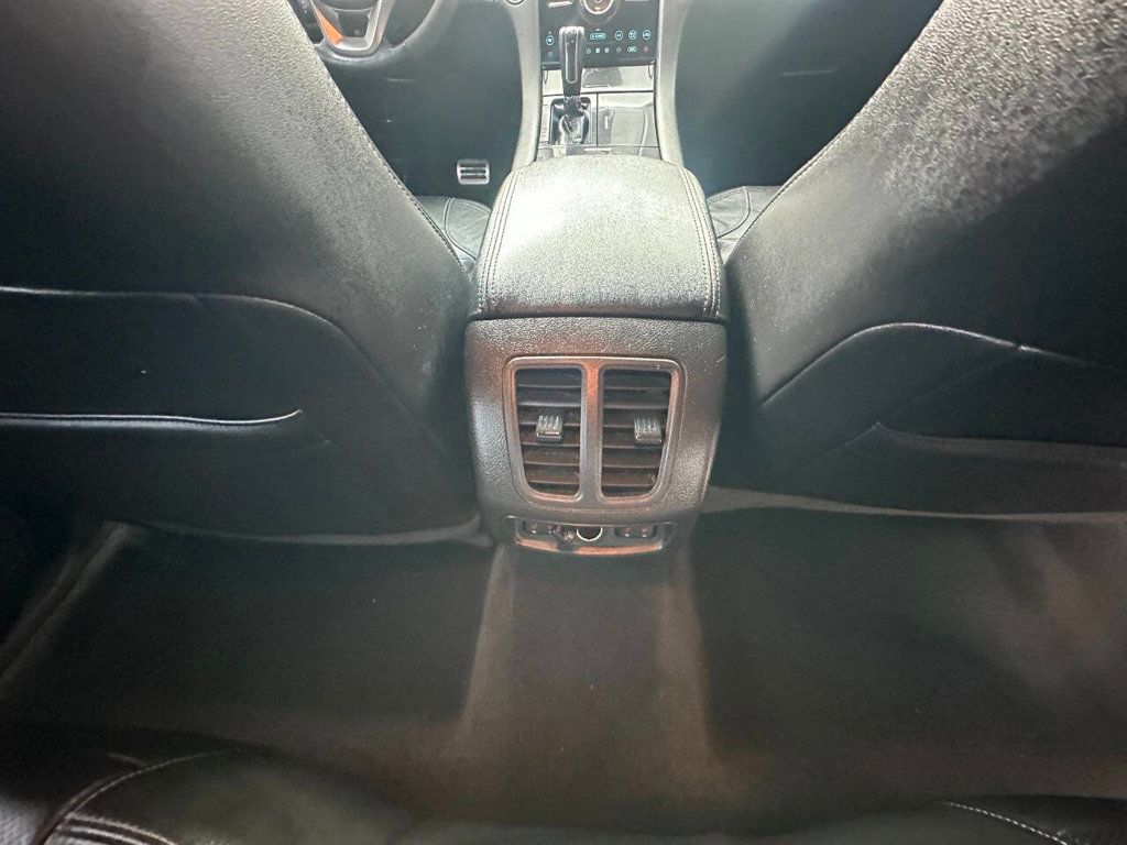 2017 Ford Taurus SHO AWD - 22899818 - 16