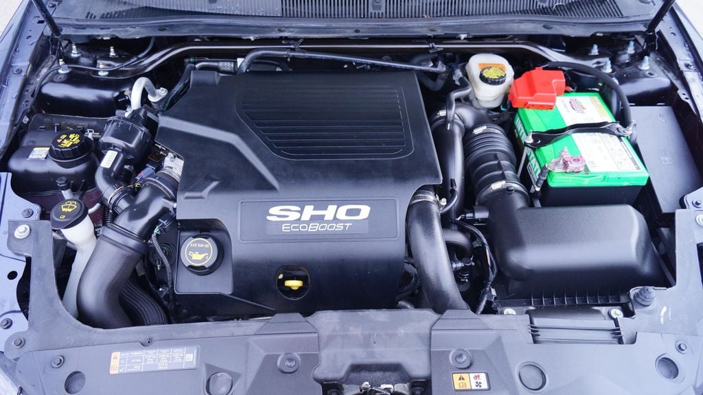 2017 Ford Taurus SHO Sedan 4D - 22099044 - 52