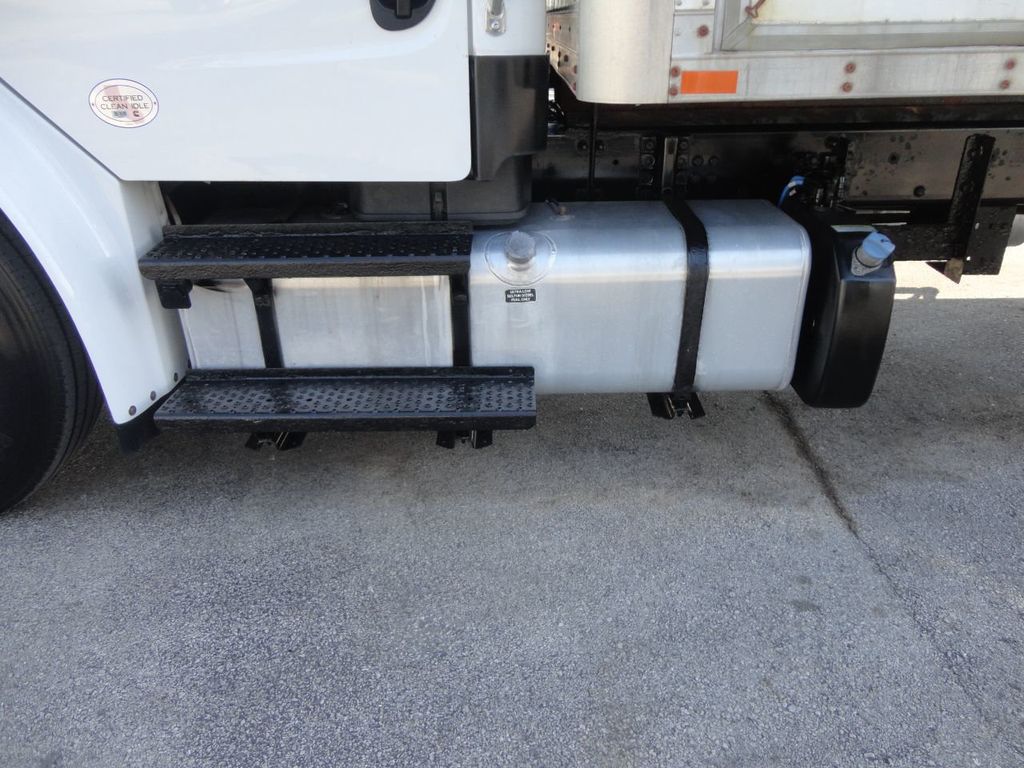 2017 Freightliner BUSINESS CLASS M2 106 24FT DRY BOX TRUCK. ATTIC INSULATION UNIT.. UNDER CDL - 21687767 - 20