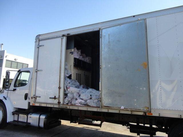 2017 Freightliner BUSINESS CLASS M2 106 24FT DRY BOX TRUCK. ATTIC INSULATION UNIT.. UNDER CDL - 21698047 - 22