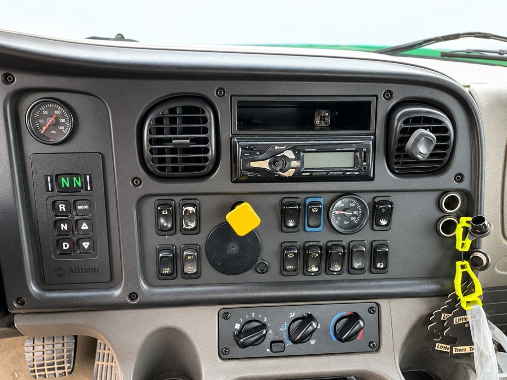 2017 Freightliner Business Class M2 106 w/ Century 28ft Industrial Carrier 15 Ton Tri Axle - 23086619 - 3