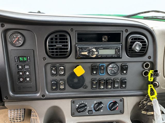 2017 Freightliner Business Class M2 106 w/ Century 28ft Industrial Carrier 15 Ton Tri Axle - 23086619 - 3
