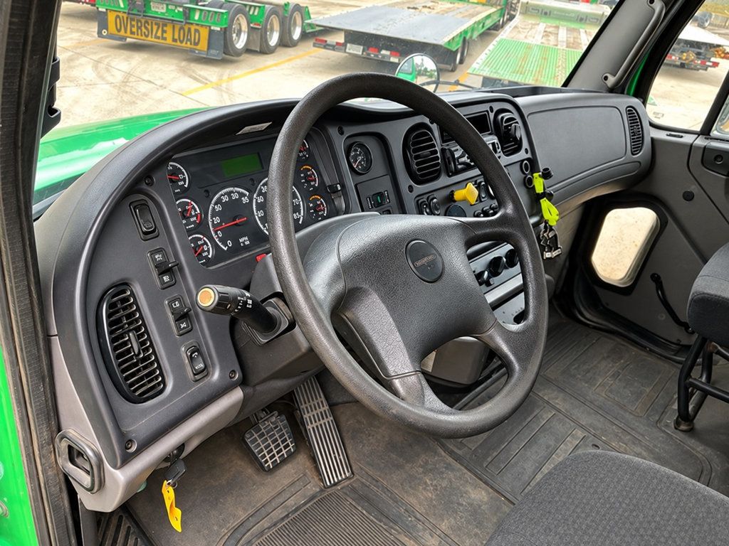 2017 Freightliner Business Class M2 106 w/ Century 28ft Industrial Carrier 15 Ton Tri Axle - 23086619 - 4