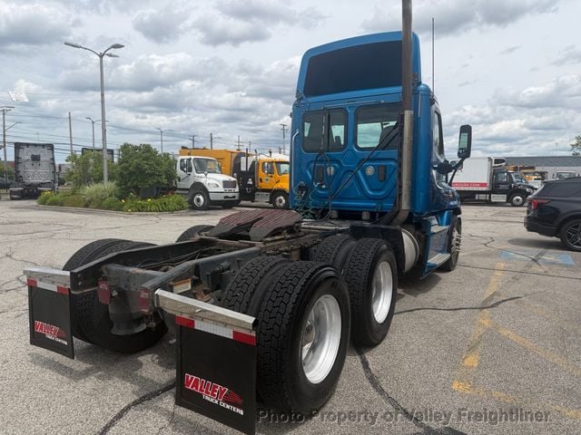 2017 Freightliner Cascadia 125  - 23054155 - 5