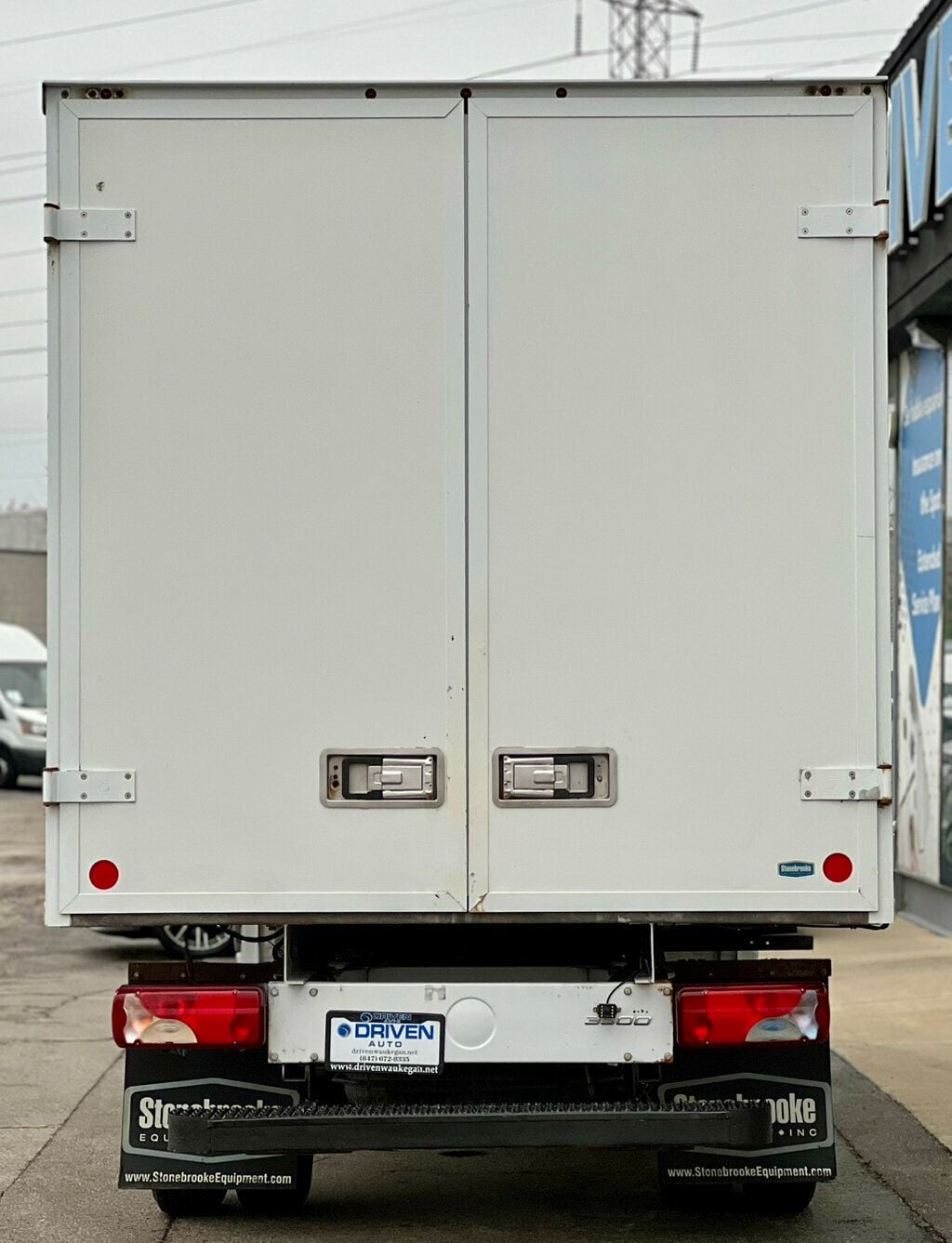 2017 FREIGHTLINER Sprinter Cab Chassis Freightliner Sprinter 3500 Cargo Van DRW Standard Roof 144.3" WB - 22942440 - 23