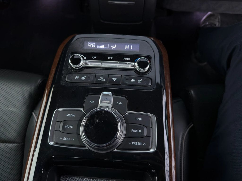 2017 Genesis G90 5.0 Ultimate Sedan 4D - 22970859 - 25