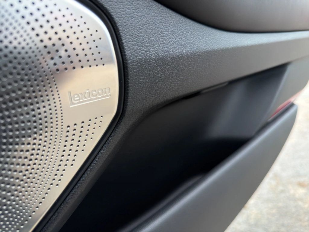 2017 Genesis G90 5.0 Ultimate Sedan 4D - 22970859 - 28