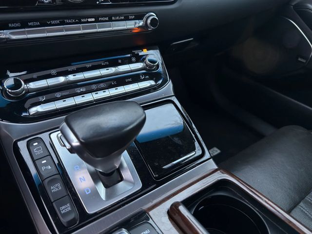 2017 Genesis G90 5.0 Ultimate Sedan 4D - 22970859 - 32