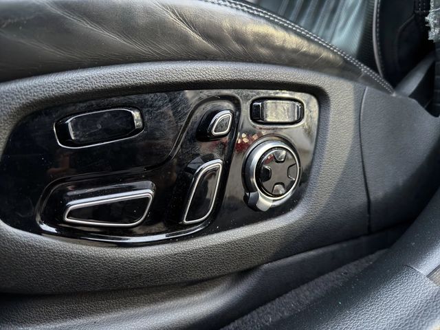 2017 Genesis G90 5.0 Ultimate Sedan 4D - 22970859 - 33