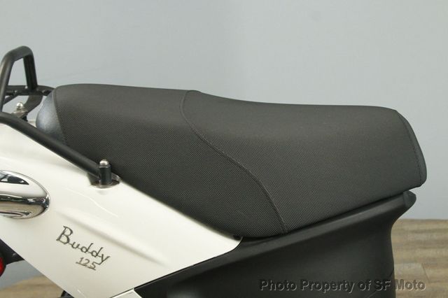 2017 Genuine Buddy 125 Only 1601 Miles! - 22997747 - 32