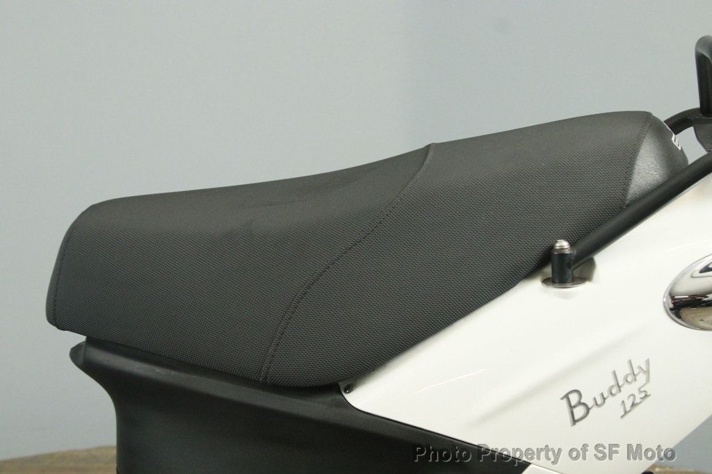 2017 Genuine Buddy 125 Only 1601 Miles! - 22997747 - 33