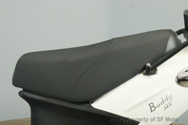 2017 Genuine Buddy 125 Only 1601 Miles! - 22997747 - 33