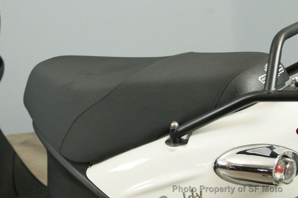 2017 Genuine Buddy 125 Only 1601 Miles! - 22997747 - 35