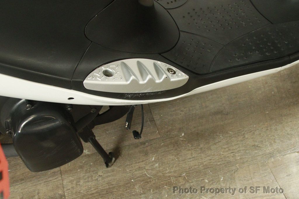 2017 Genuine Buddy 125 Only 1601 Miles! - 22997747 - 40