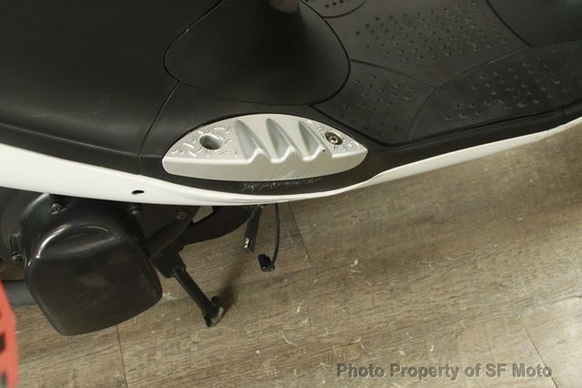 2017 Genuine Buddy 125 Only 1601 Miles! - 22997747 - 40