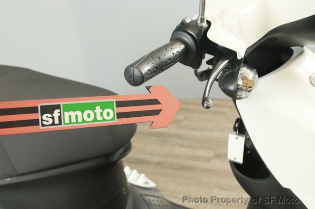 2017 Genuine Buddy 125 Only 1601 Miles! - 22997747 - 43