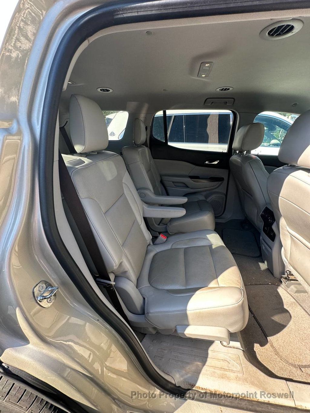 GMC Acadia photo 2