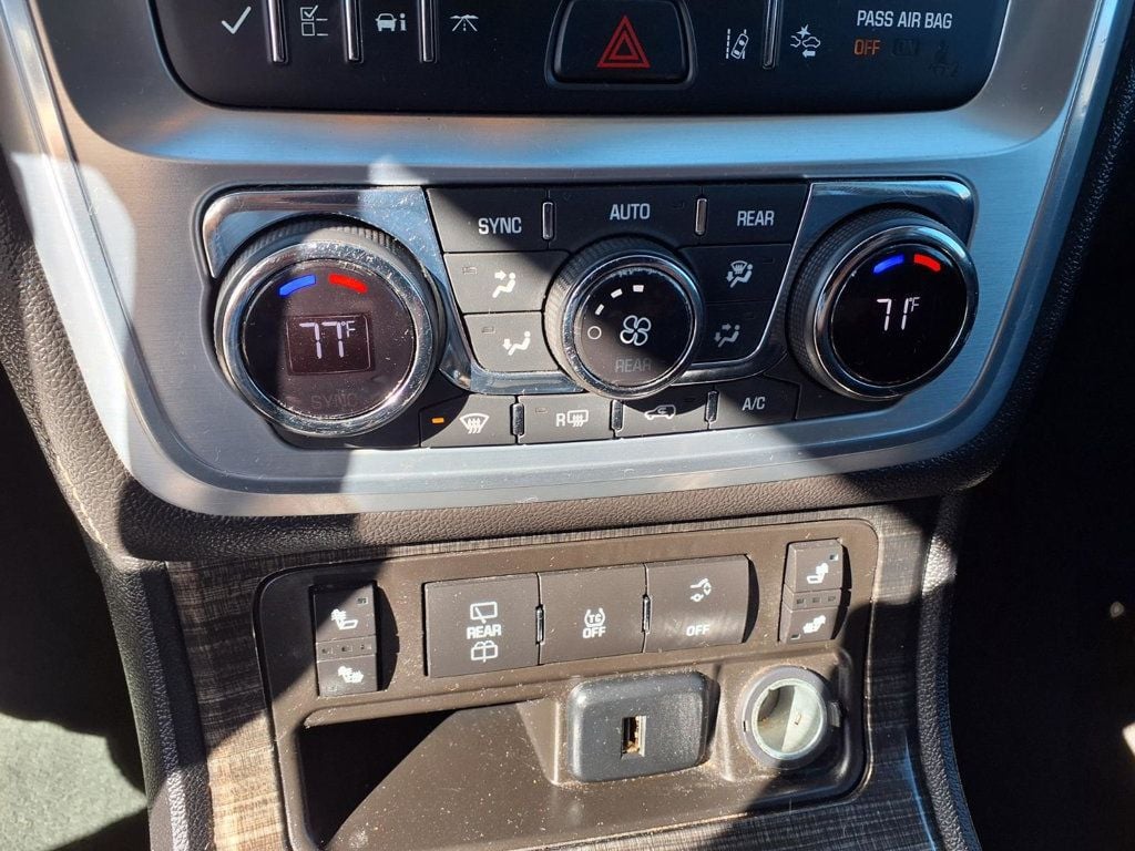 GMC Acadia photo 10