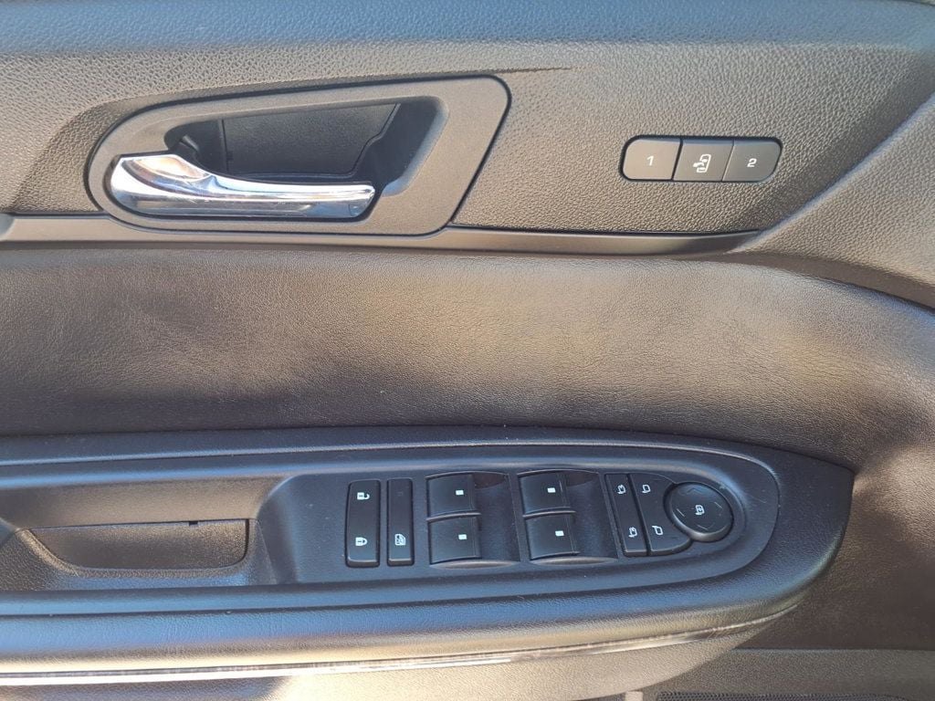 GMC Acadia photo 15