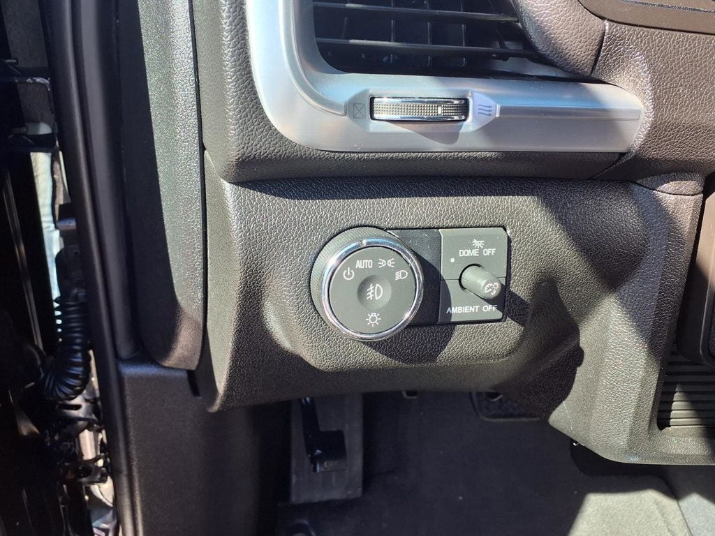 GMC Acadia photo 16