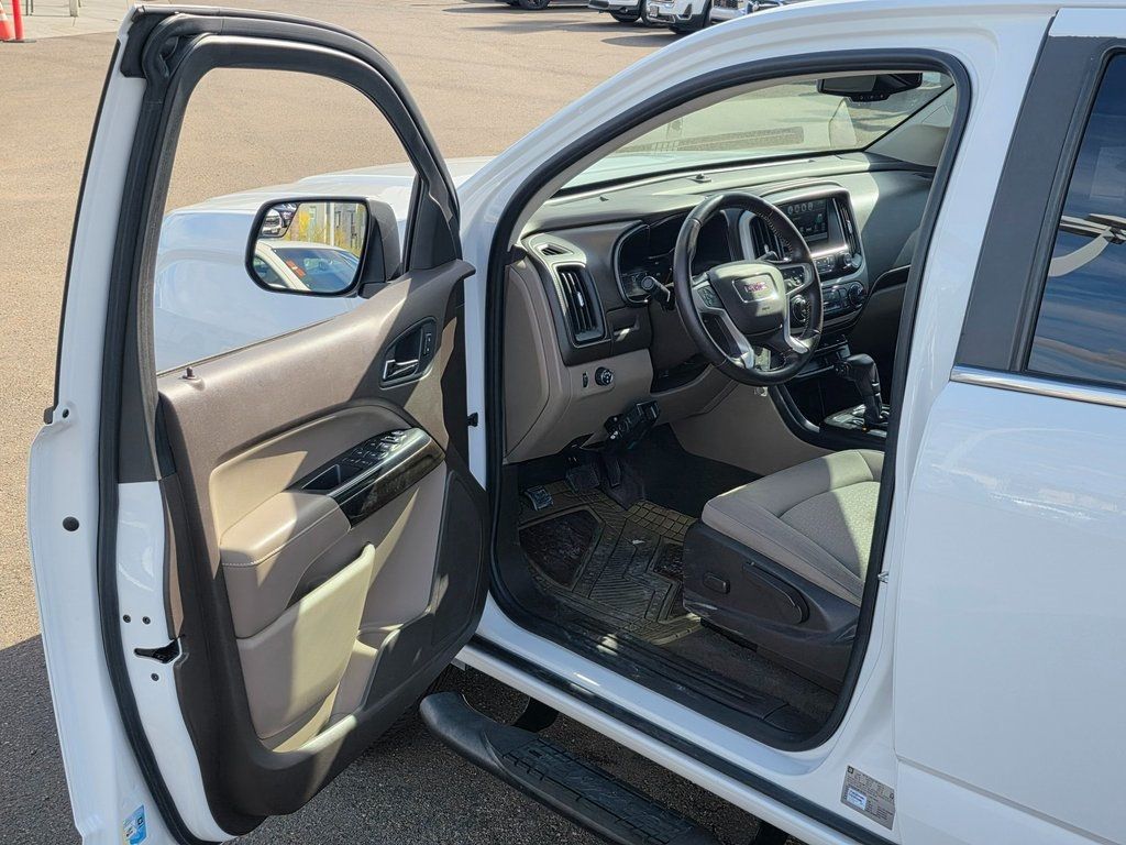 2017 GMC Canyon 2WD Crew Cab 128.3" SLE - 22948324 - 40