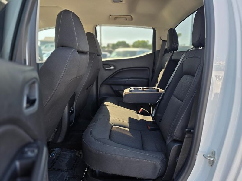 2017 GMC Canyon 2WD Crew Cab 128.3" SLE - 22975427 - 15