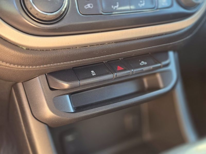 2017 GMC Canyon 2WD Crew Cab 128.3" SLE - 22975427 - 30