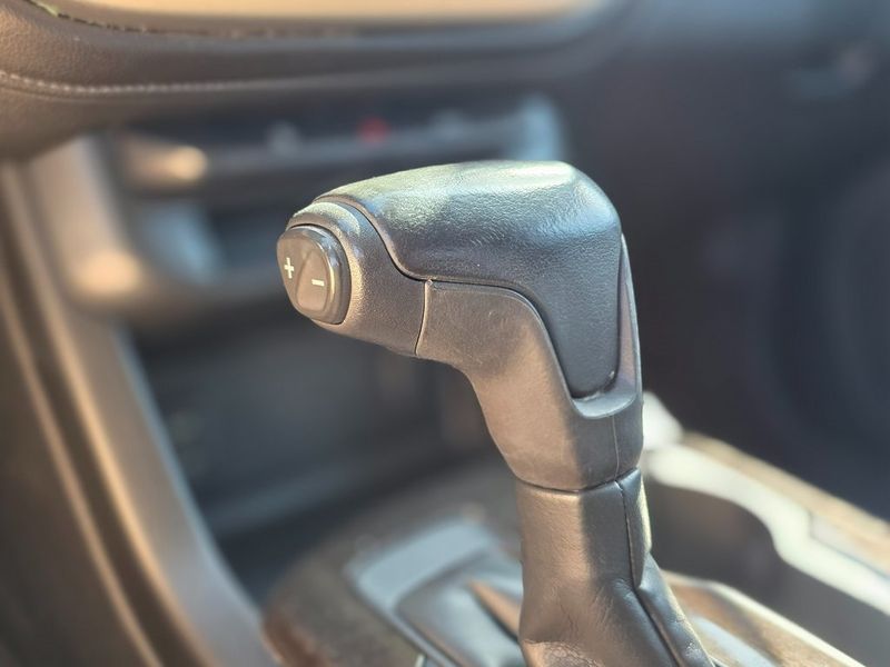 2017 GMC Canyon 2WD Crew Cab 128.3" SLE - 22975427 - 32