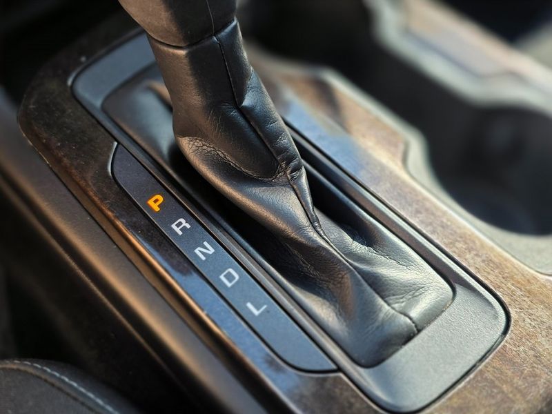 2017 GMC Canyon 2WD Crew Cab 128.3" SLE - 22975427 - 33