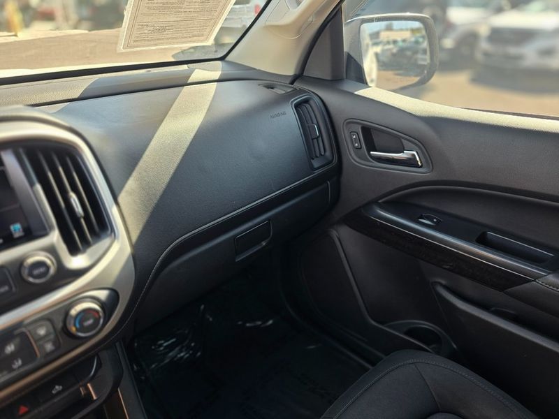 2017 GMC Canyon 2WD Crew Cab 128.3" SLE - 22975427 - 35