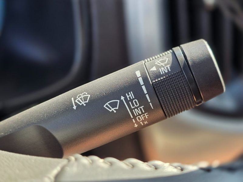 2017 GMC Canyon 2WD Crew Cab 128.3" SLE - 22975427 - 38